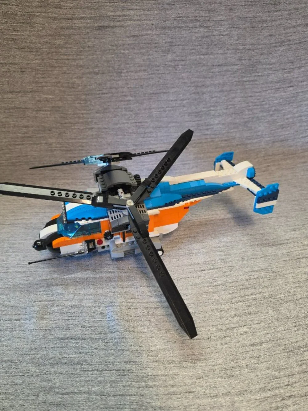 Lego Creator 3 in 1 Twin-Rotor Helicopter
